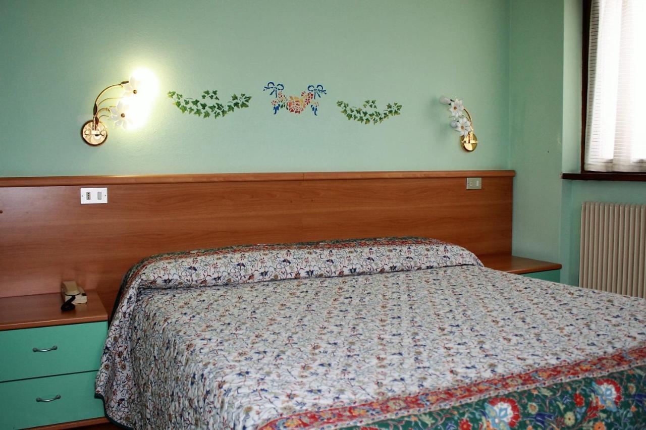 Hotel Locanda Ridevert à Tione di Trento Extérieur photo