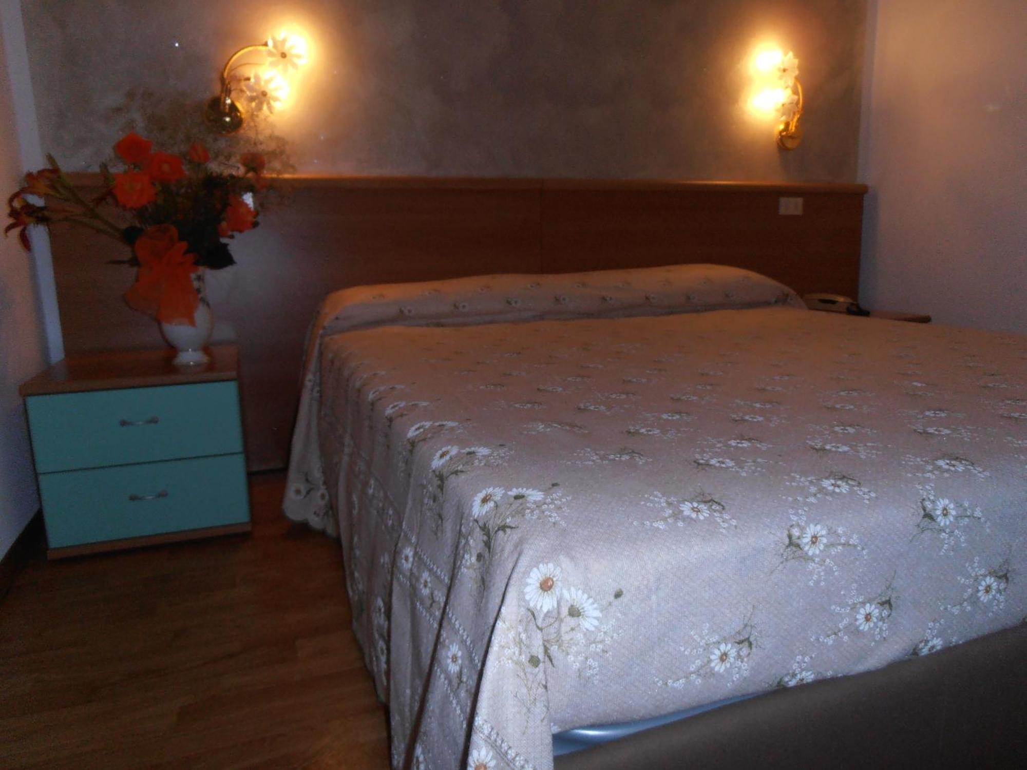 Hotel Locanda Ridevert à Tione di Trento Chambre photo